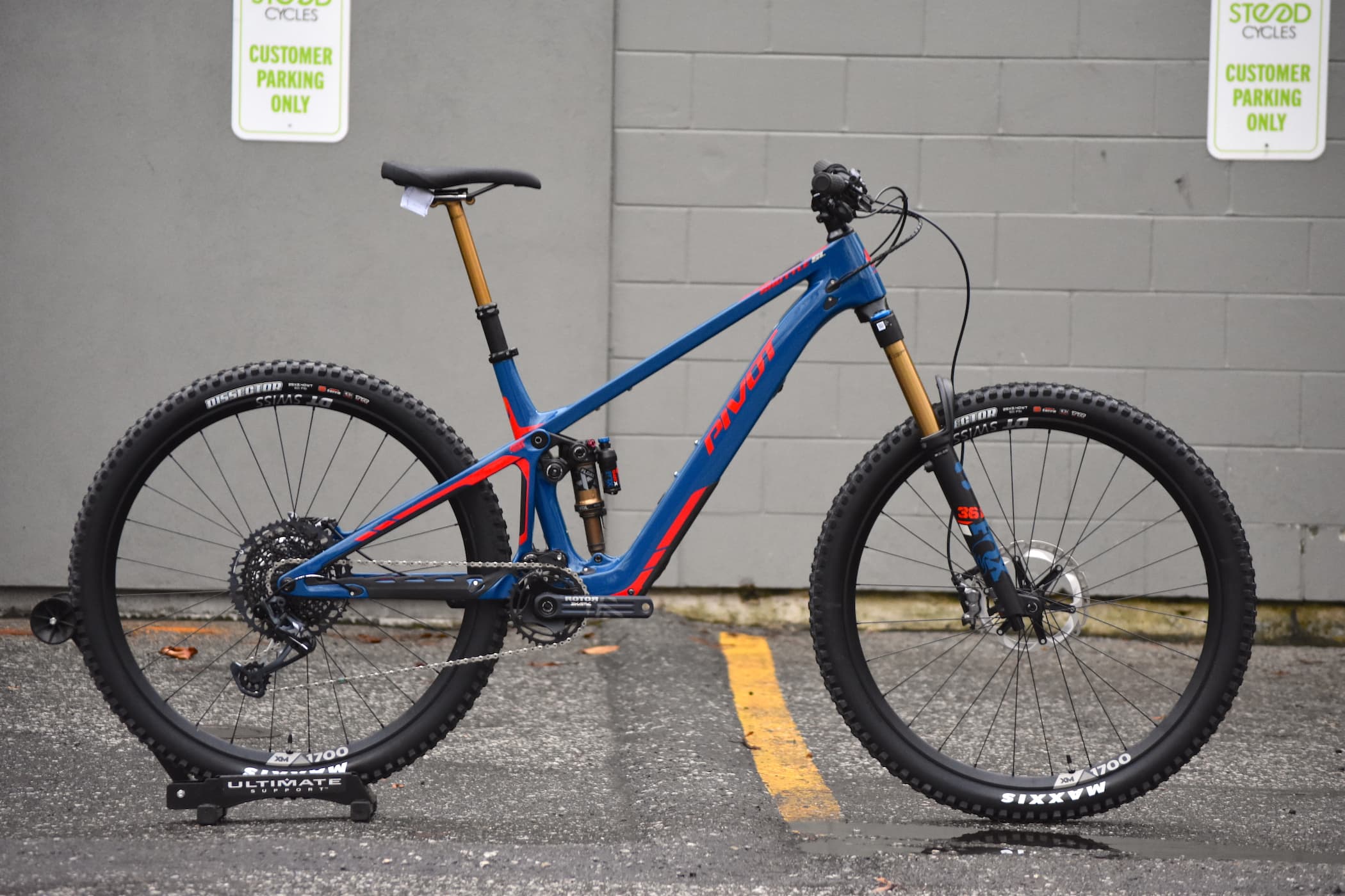Pivot’s New Shuttle SL Might Be the Best Lightweight Ebike Yet