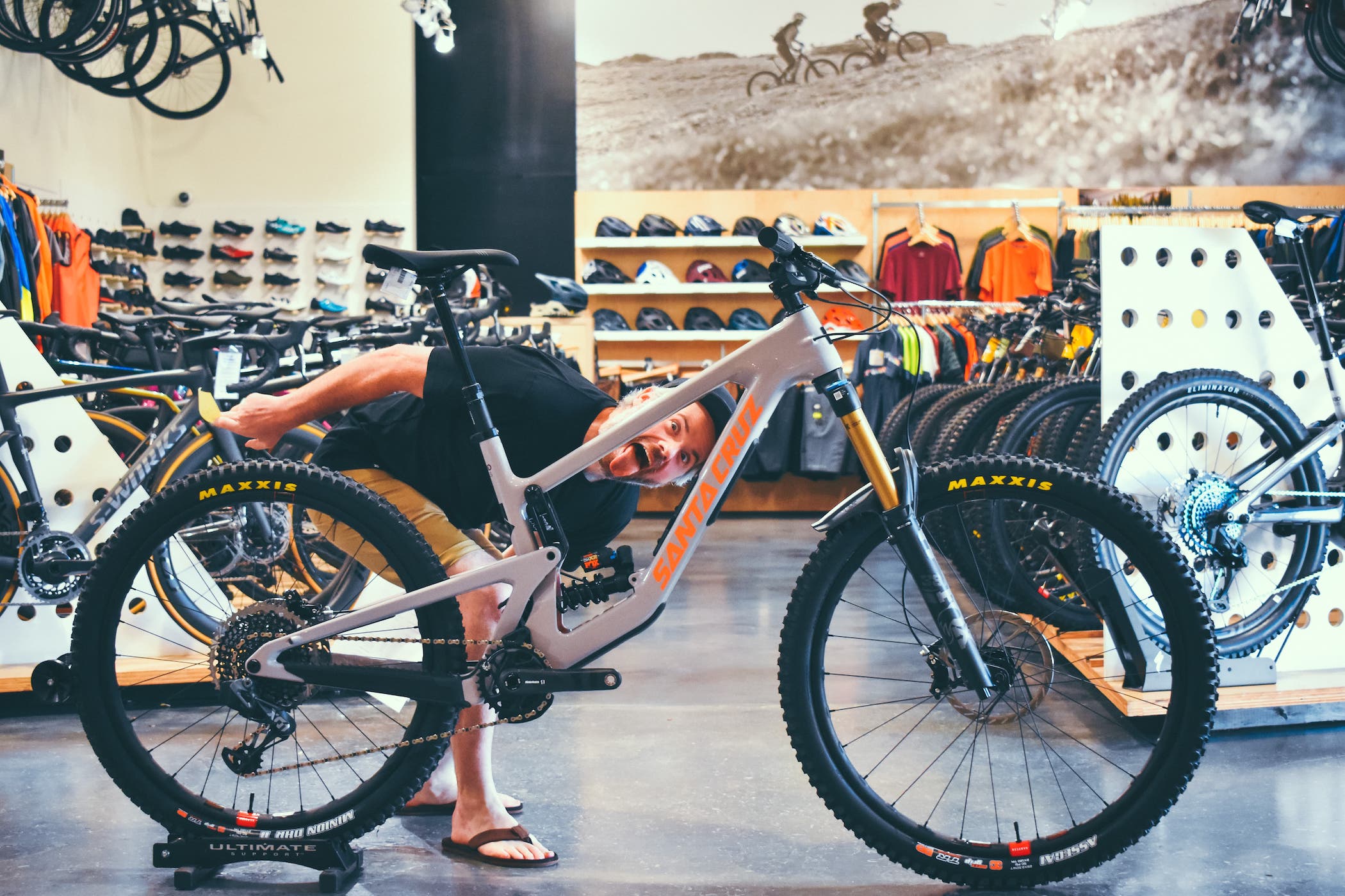 Santa Cruz Nomad 6 Now Has Mixed Wheels, Glovebox and more!