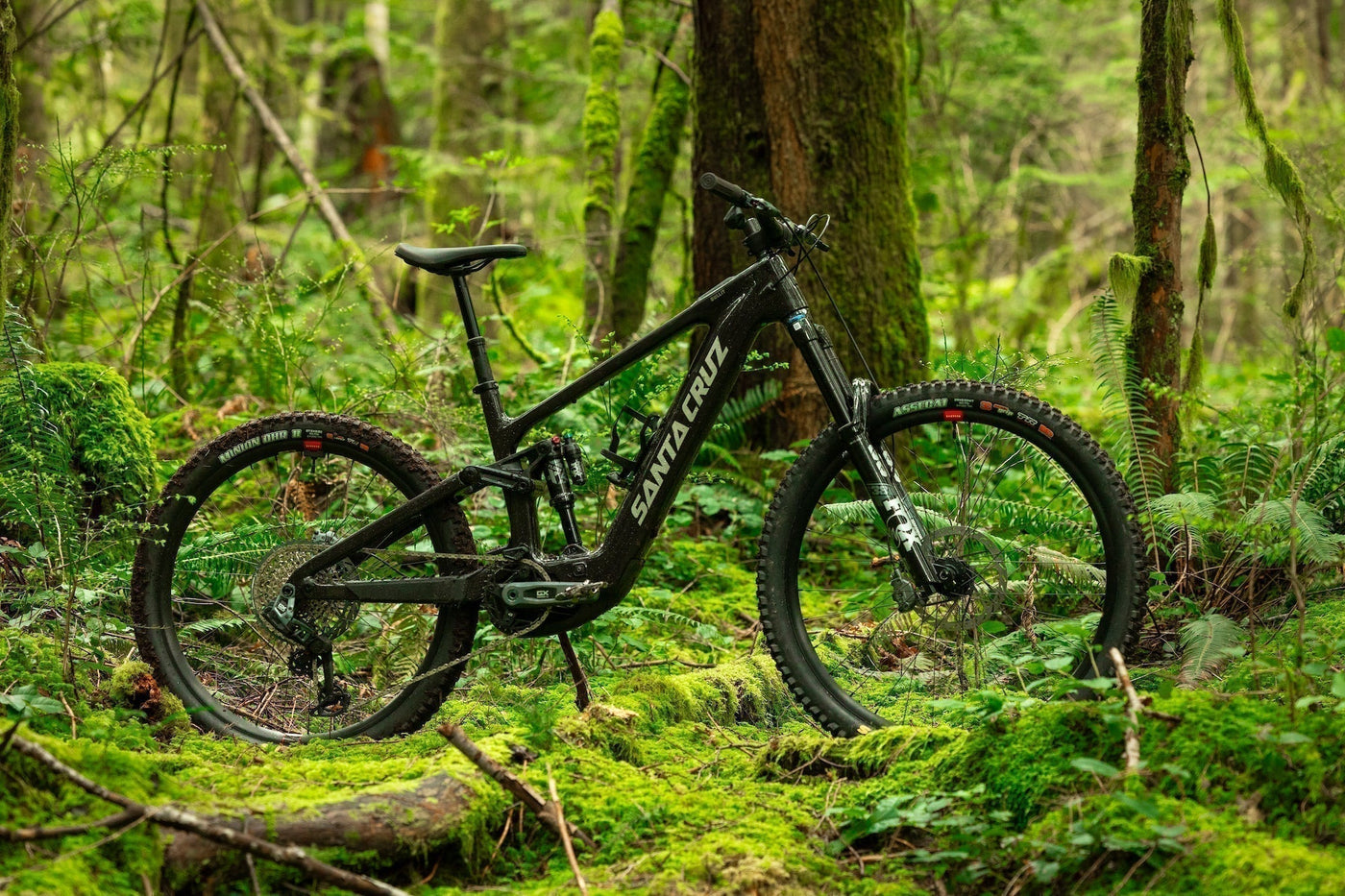 Santa Cruz Bullit 4 Goes VP-Free For a Smooth, Bump-Eating Ride.