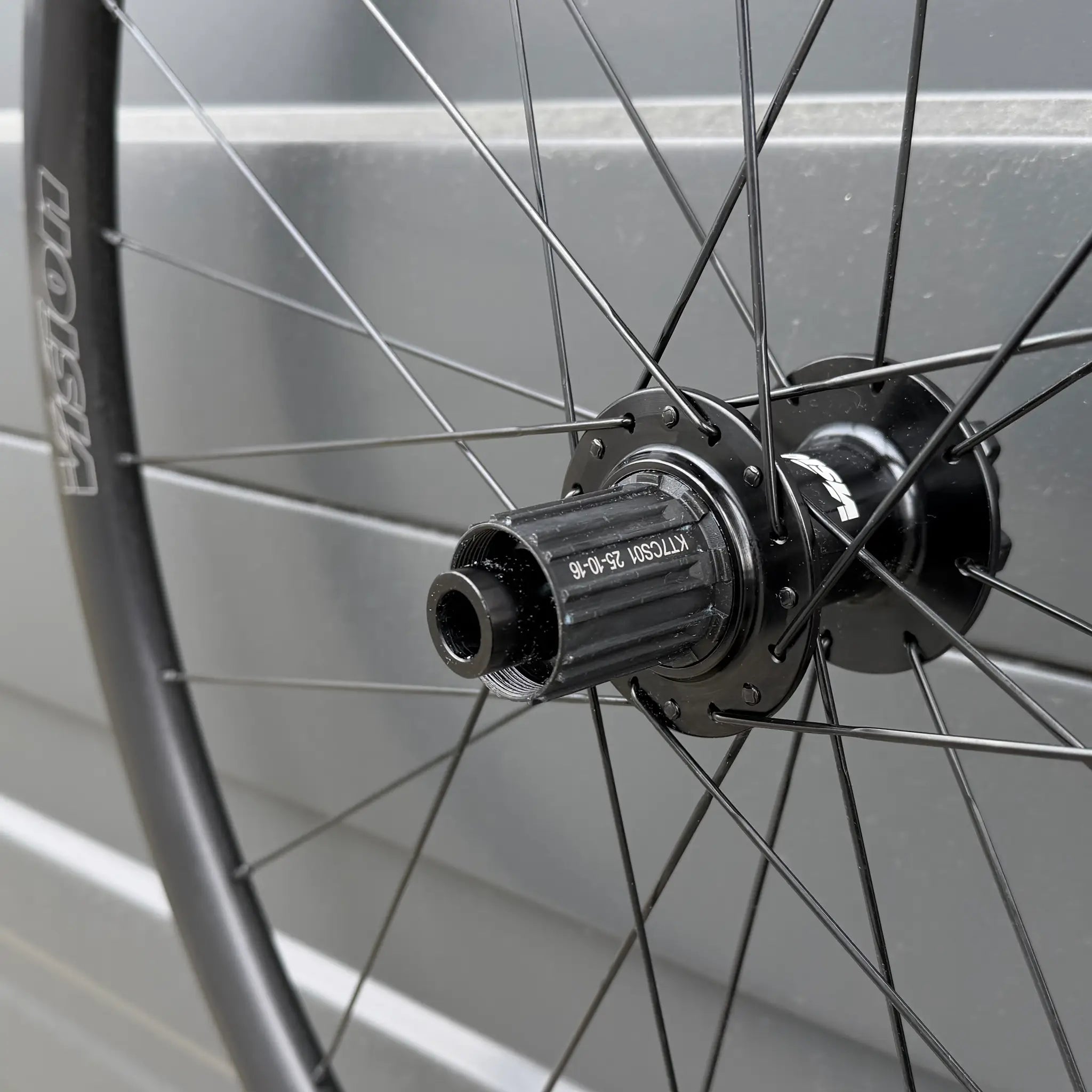 Vision Team 30 i23 700c HG Road 6 Bolt Wheelset (Take Off)