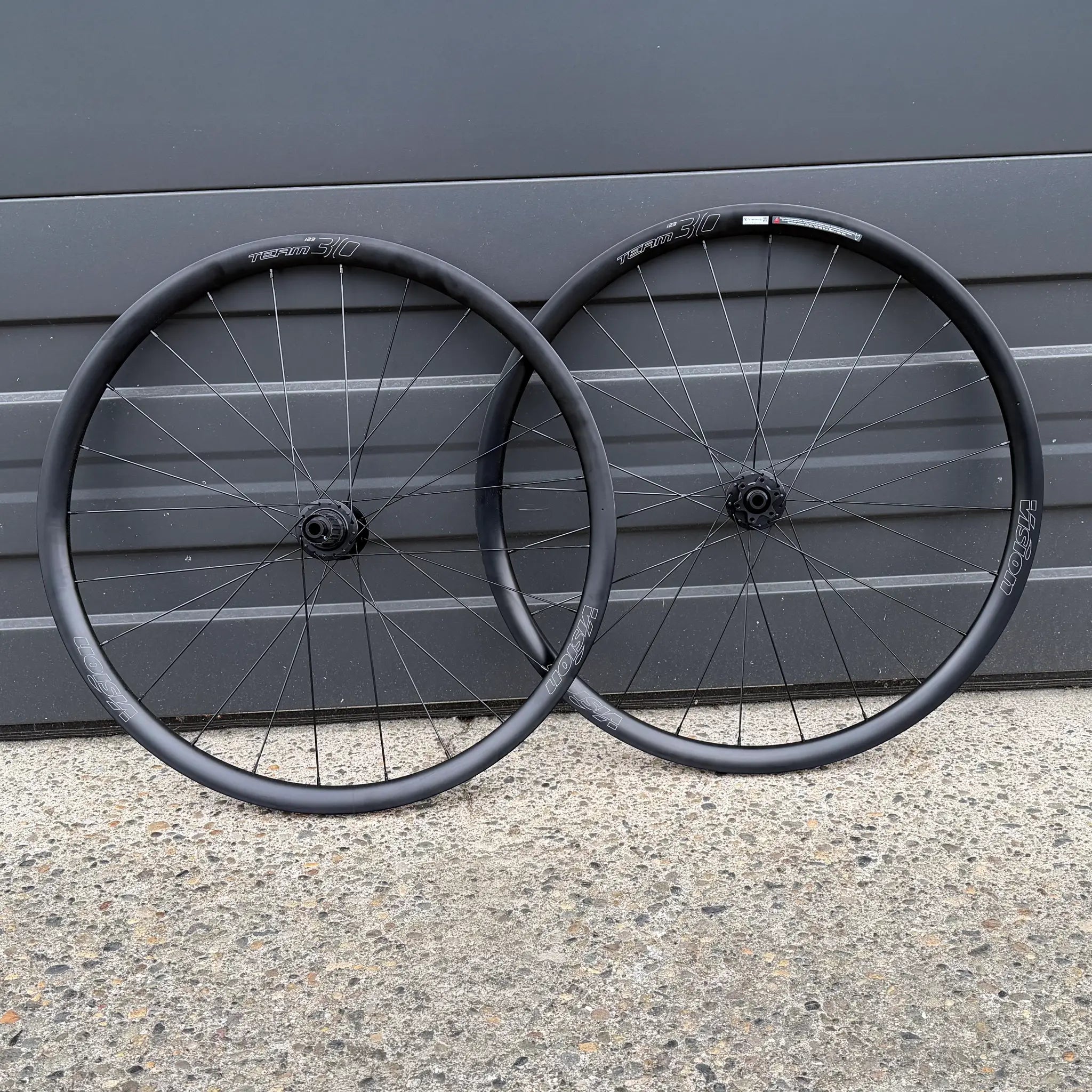 Vision Team 30 i23 700c HG Road 6 Bolt Wheelset (Take Off)
