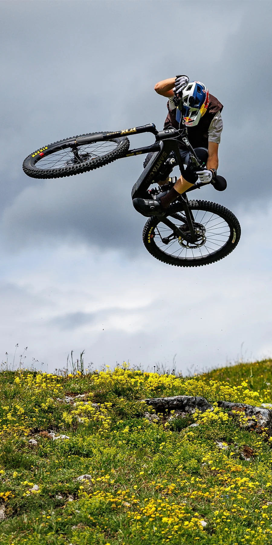 anta-Cruz-Bullit-Steed-Cycles-Header-Mobile.webp